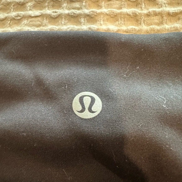 Lululemon Women’s Fast and Free highrise tights w/ pockets - size 4 (runs small) - Picture 3 of 4